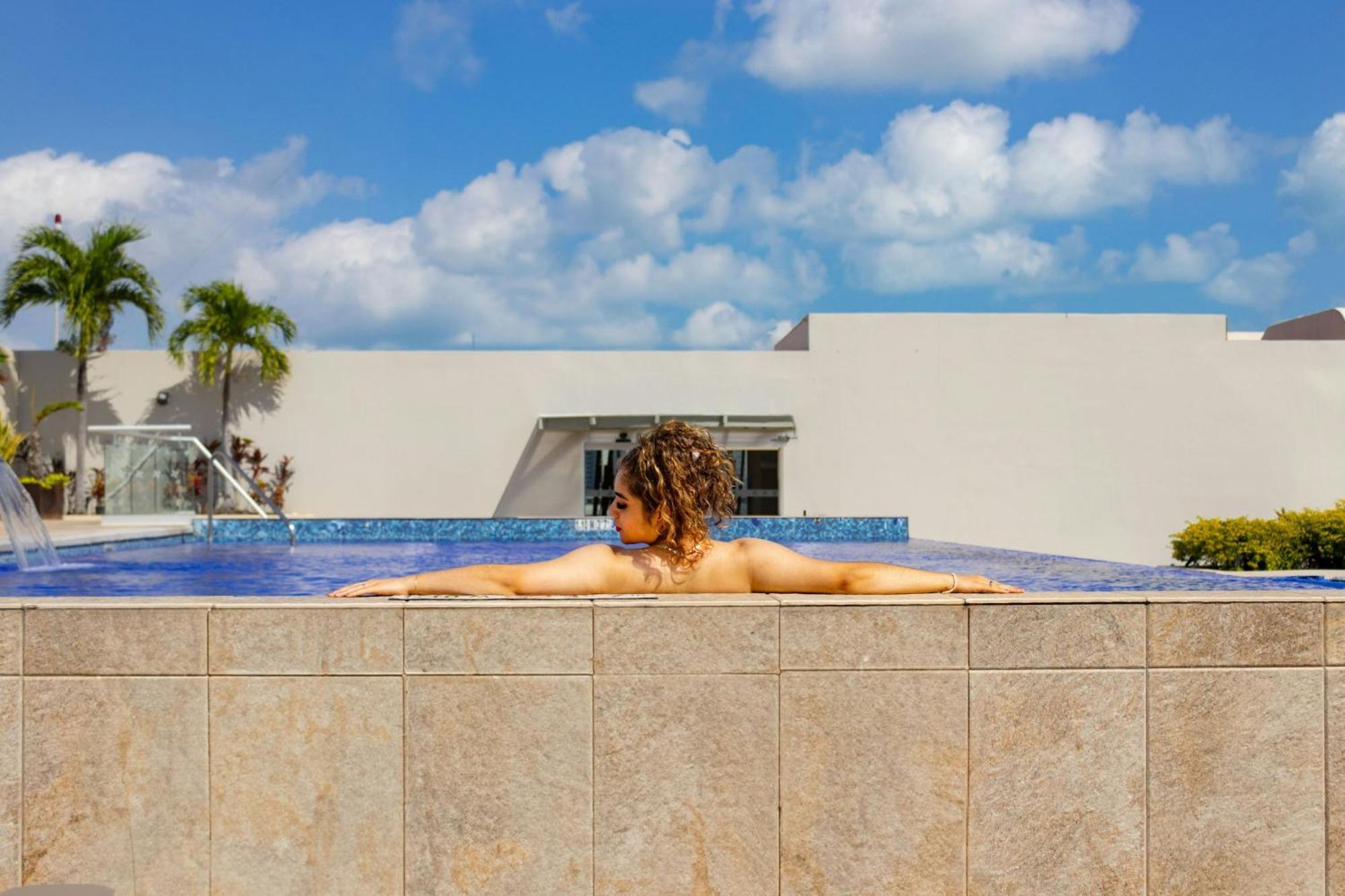 Four Points By Sheraton Cancun Centro Экстерьер фото